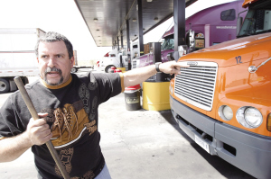 如何成为美国卡车司机 4a2ff9464cbbf6b679378b2ac0343ddd.jpg