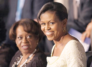 报道,11月9日,准"第一夫人"米歇尔·奥巴马成功说服自己的母亲入住