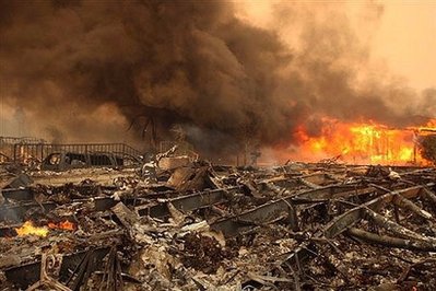 美国洛杉矶山火肆虐600栋住宅被焚毁(图)