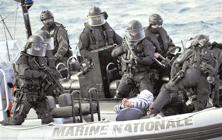 剑指索马里 欧盟8国开始剿匪行动