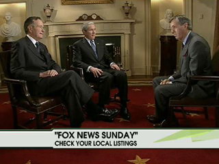 小布什(中)和老布什接受福克斯新闻网采访