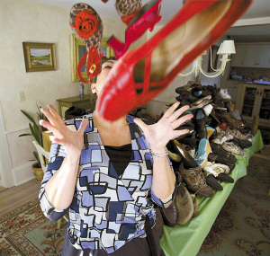 扔鞋,+为布什送行