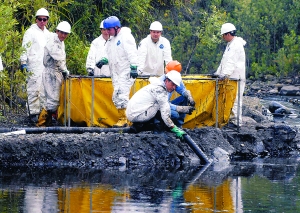 亚马孙河流被漏油污染
