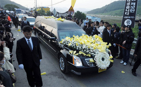 卢武铉出殡仪式今晨4时举行