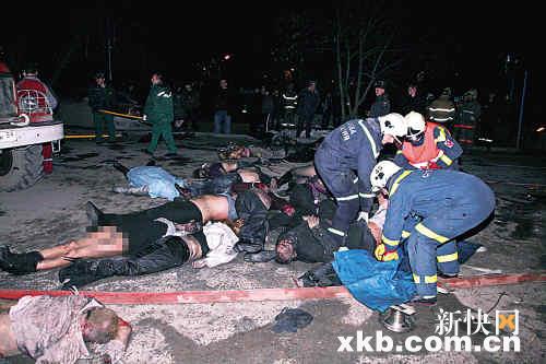 俄夜总会火灾引发人踩人惨剧