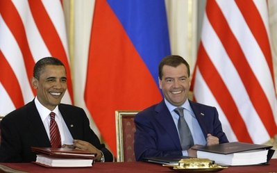 俄美正式签署削减进攻性战略武器新条约(组图)