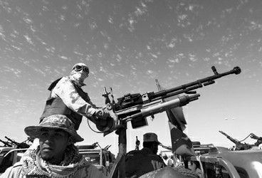 利比亚政府向平民发武器