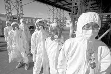福岛第一核电站内拍摄的工作人员