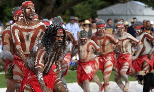 澳大利亚土著人表演传统舞蹈庆国庆日（资料图）