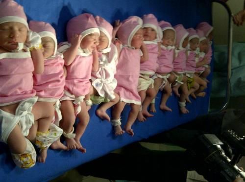印度女子生11胞胎属讹传系同日出生试管婴儿