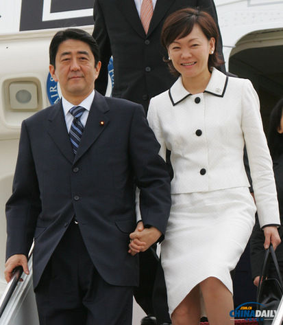 资料图:日本首相安倍晋三与夫人安倍昭惠