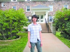 张启宇在阿卡迪亚大学教学楼前留影.