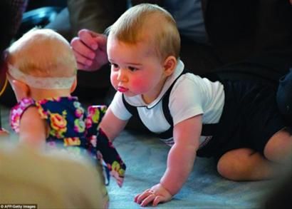 乔治小王子随父母访新西兰和10个幼儿玩耍 乔治小王子 威廉王子 凯特王妃 新浪新闻
