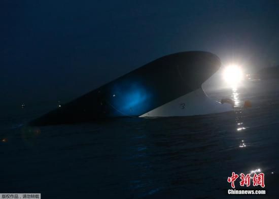 ����ʱ��4��16������8ʱ58������һ������470�����˿͵ġ�����(SEWOL)�š������ں������Ϻ�������ˮ�¹��³���ͼΪ16�����������Ѿ���Ա���ڼ�����ʧ�ٳ˿ͽ����Ѿȡ�