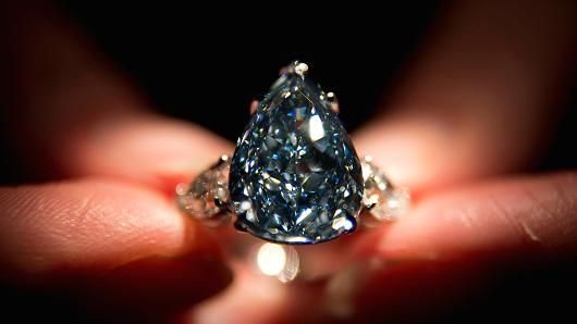 全球最大蓝钻昨日拍卖 估价1.5亿元 - 财经
