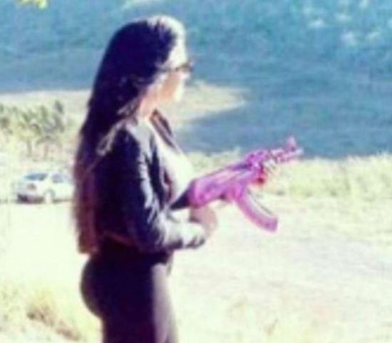 �����͵�櫵ķ�ɫAK-47�Զ���ǹ��