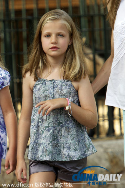 西班牙8岁小公主成欧洲最年幼王储 倾城之姿夺