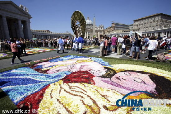 意大利鲜花地毯美如画 缤纷色彩引行人围观[