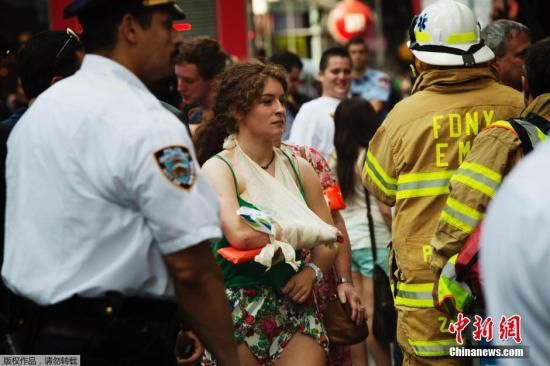 纽约时代广场发生观光巴士相撞事故 至少14人