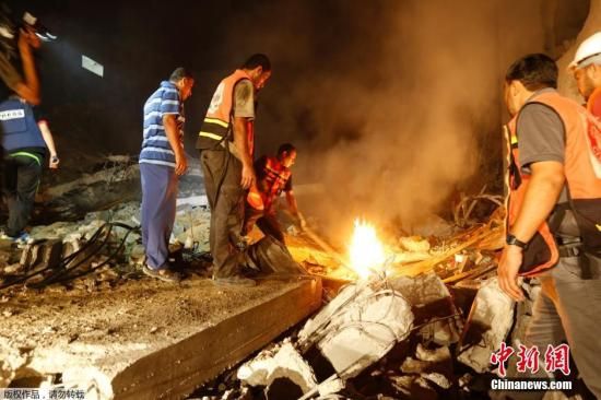 ��������ʱ��2014��8��19�գ�����˫��ͬ���ӳ���24Сʱͣ��Э���ڽ���ǰ��Сʱ���������ѡ�����˹�ڵ���ʱ��19�ձ�ʾ����������ɫ�з�����40ö���������ɫ����Լ�ɳ�ش�ʵʩ�����ֱ����Կ�Ϯ��