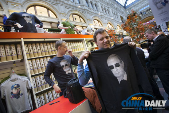 俄罗斯刮起硬汉风 普京头像运动衫销量火爆[