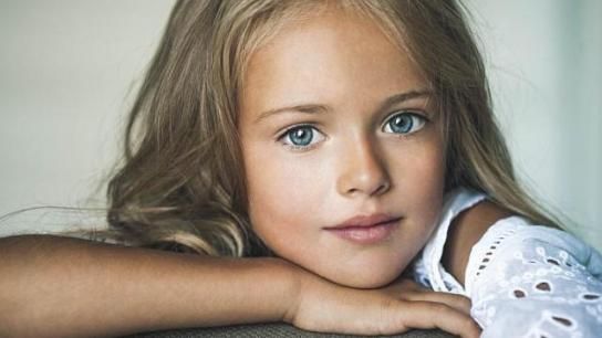 俄罗斯世上最美女孩母亲:女儿不追逐名利