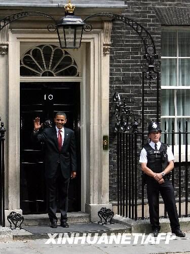 奥巴马造访伦敦唐宁街10号英国首相府(组图)