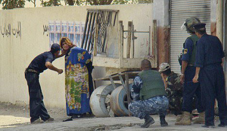 伊拉克少女人弹被警方逮捕示众(组图)