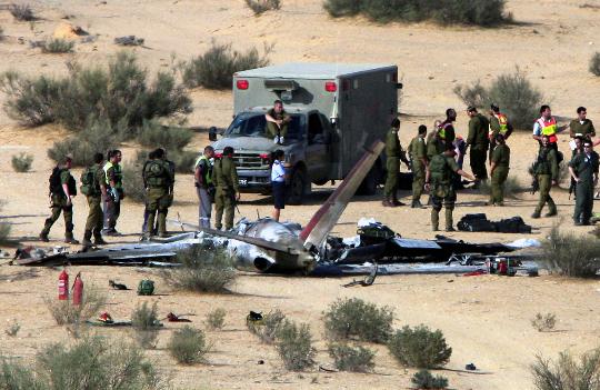 图文：以色列一架空军教练机坠毁