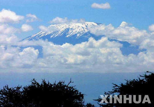 组图：非洲乞力马扎罗山雪冠面临消失威胁