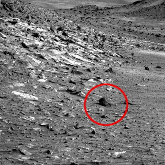 图文：勇气号火星探测器拍到头颅状物体