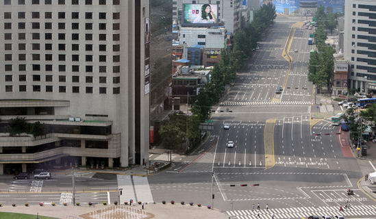 组图:韩国百万游客聚集海滩 市区几近空城