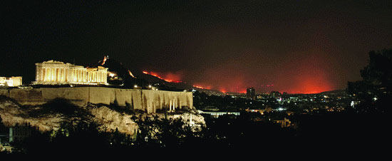 目击希腊森林大火:雅典上空浓烟笼罩(组图)