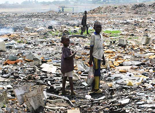 非洲成发达国家电子垃圾场环境污染严重(组图