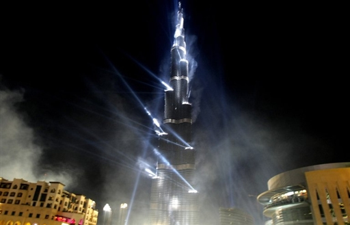 世界第一高楼迪拜塔正式启用 确定高度为828米