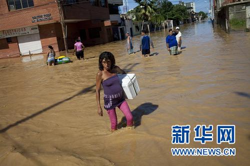 委内瑞拉总统查韦斯请洪水灾民住总统府(组图