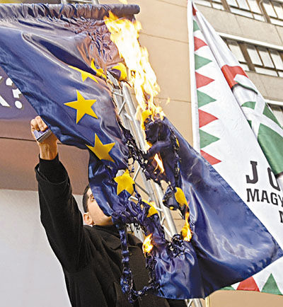 匈牙利极右政党举行反欧盟示威(图)_国际_正北