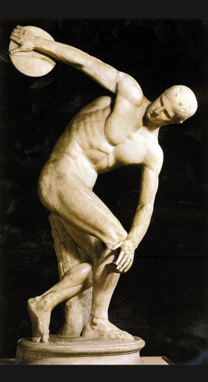 　在卡塔尔展出的被称为“体育运动之神”的雕塑《掷铁饼者》（资料图）