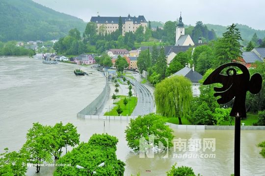 奥地利移动防洪挡板效果引网友惊叹(图)|奥地利