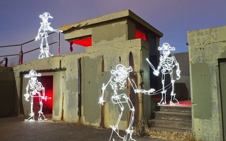 黑夜是我的画布:艺术家创作神奇光画(组图)