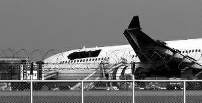 泰航班机起落架失灵滑出跑道(图)