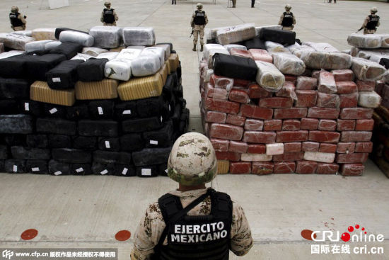 墨西哥军警在仓库查获40.6吨大麻(