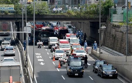 日本东京高速路现重大交通事故 至少25人伤(图)