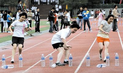 摄像机记录09年重庆中考体育考试过程(图)