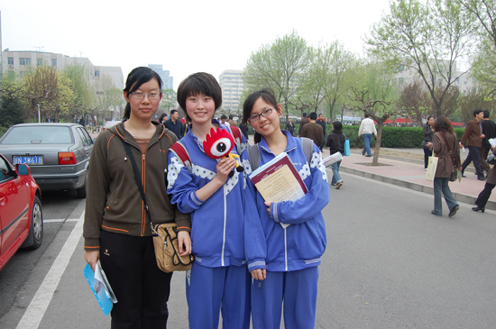 北京工业大学开放日咨询现场另一道风景(组图