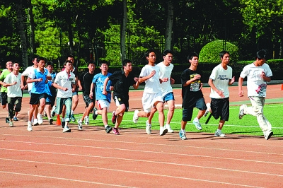 1000米跑测试现场 1000米跑测试现场