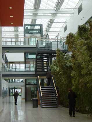 国立都柏林大学教学楼及办公环境一瞥(图)