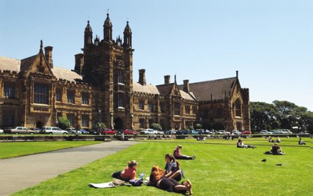 留学澳洲:校园草坪可以被践踏(图)
