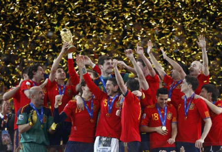 看点:西班牙获得世界杯冠军(组图)_新浪教育_新浪网