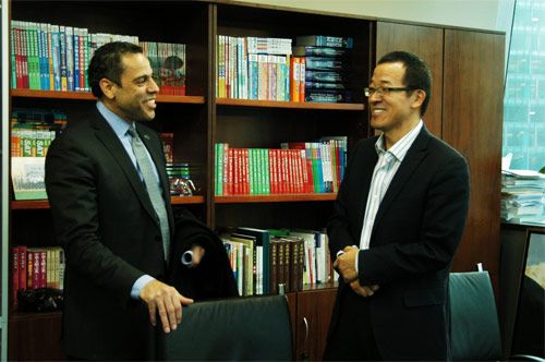 美国教育部常务副部长安东尼访问新东方_新浪